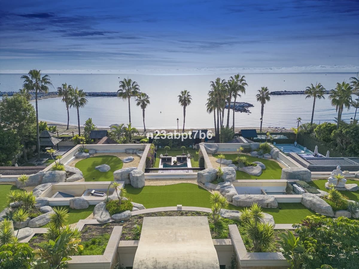 4 sypialnia Willa na sprzedaż w Puerto Banus z basenem garażem - 12 000 000 € (Ref: 8763571)