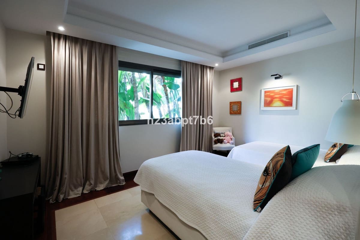 4 sypialnia Willa na sprzedaż w Puerto Banus z basenem garażem - 12 000 000 € (Ref: 8763571)