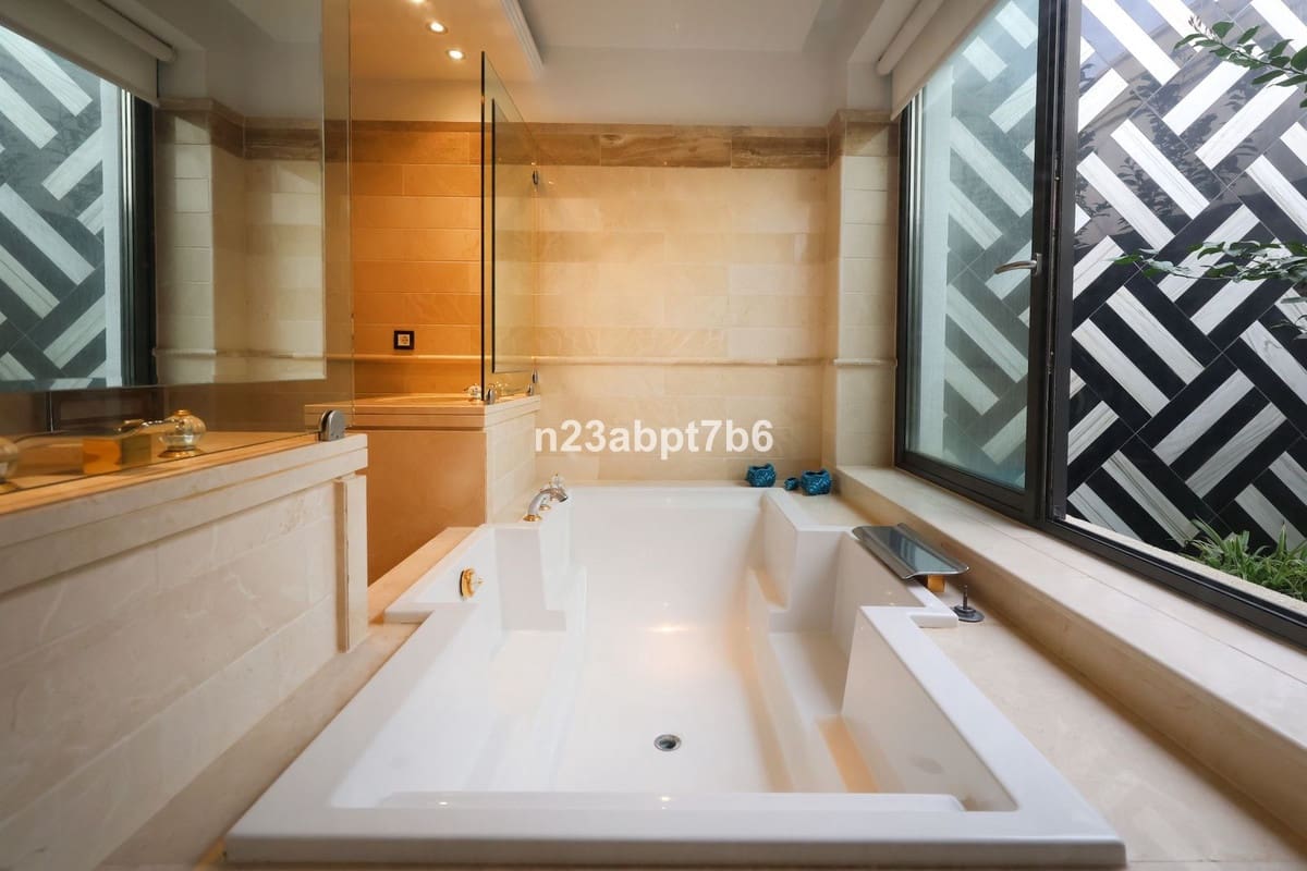 4 sypialnia Willa na sprzedaż w Puerto Banus z basenem garażem - 12 000 000 € (Ref: 8763571)