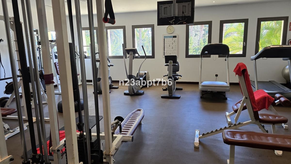 4 sypialnia Willa na sprzedaż w Puerto Banus z basenem garażem - 12 000 000 € (Ref: 8763571)