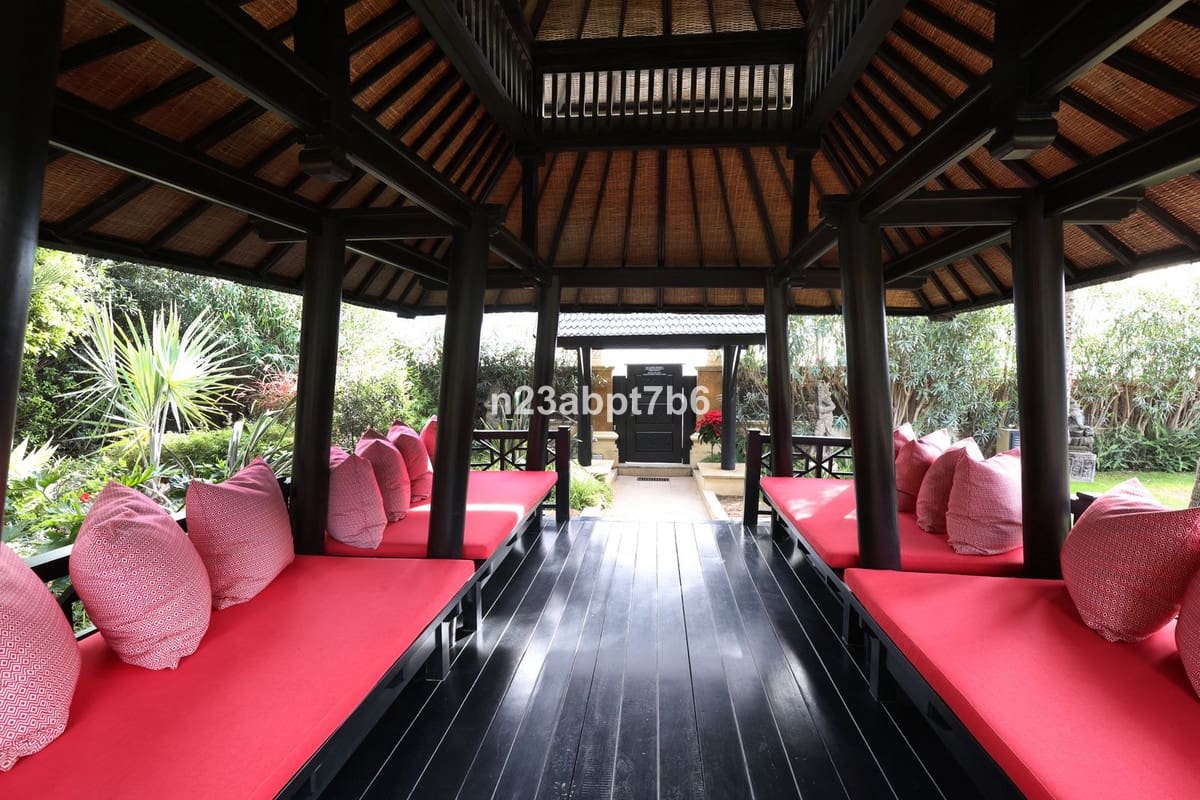 4 sypialnia Willa na sprzedaż w Puerto Banus z basenem garażem - 12 000 000 € (Ref: 8763571)