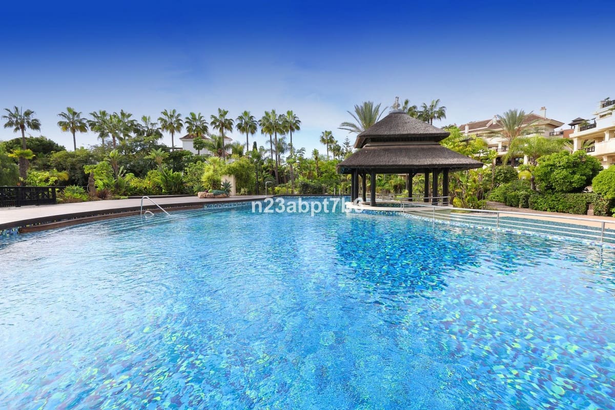 4 sypialnia Willa na sprzedaż w Puerto Banus z basenem garażem - 12 000 000 € (Ref: 8763571)