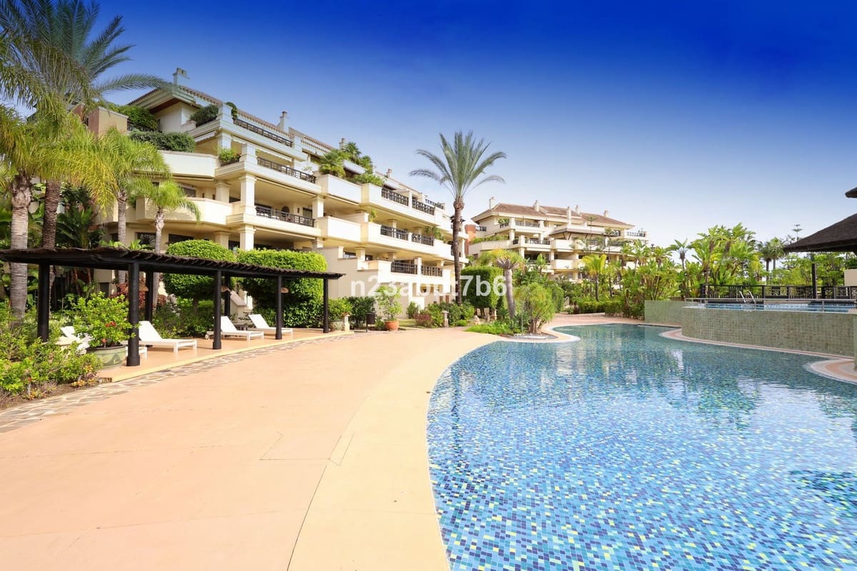 4 sypialnia Willa na sprzedaż w Puerto Banus z basenem garażem - 12 000 000 € (Ref: 8763571)