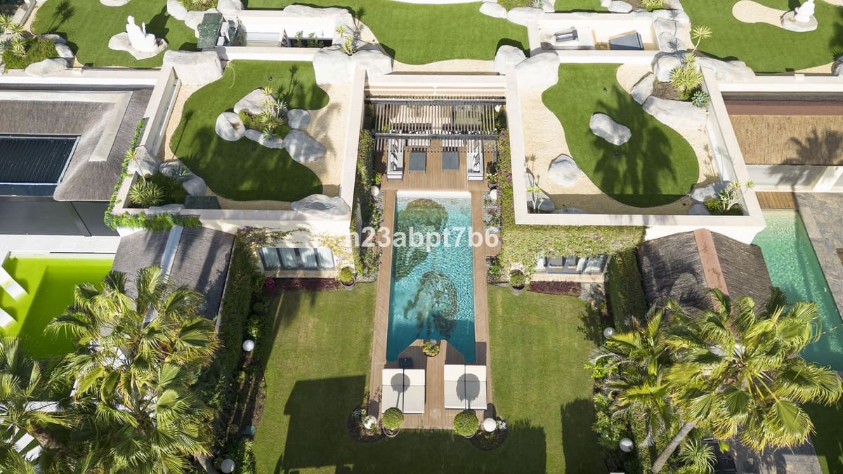 4 sypialnia Willa na sprzedaż w Puerto Banus z basenem garażem - 12 000 000 € (Ref: 8763571)