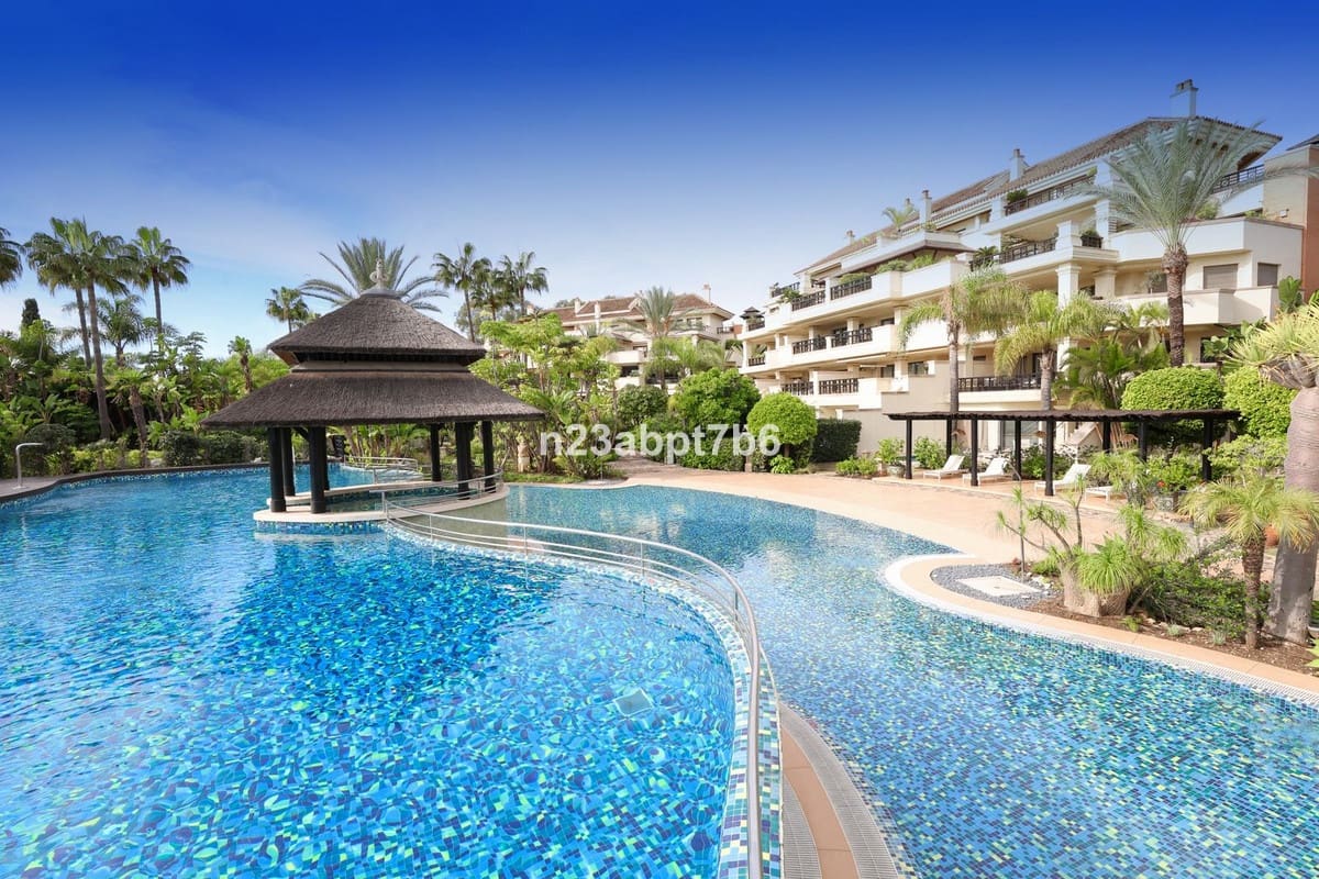 4 sypialnia Willa na sprzedaż w Puerto Banus z basenem garażem - 12 000 000 € (Ref: 8763571)