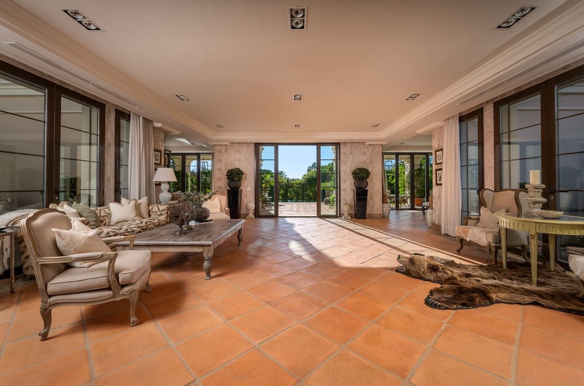 8 sypialnia Willa na sprzedaż w Guadalmina z basenem garażem - 7 500 000 € (Ref: 8763575)