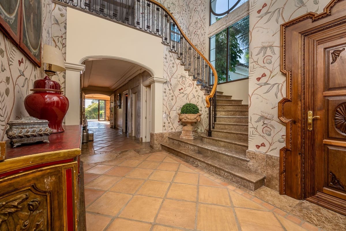 8 sypialnia Willa na sprzedaż w Guadalmina z basenem garażem - 7 500 000 € (Ref: 8763575)