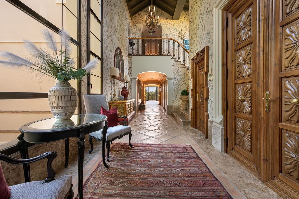 8 sypialnia Willa na sprzedaż w Guadalmina z basenem garażem - 7 500 000 € (Ref: 8763575)