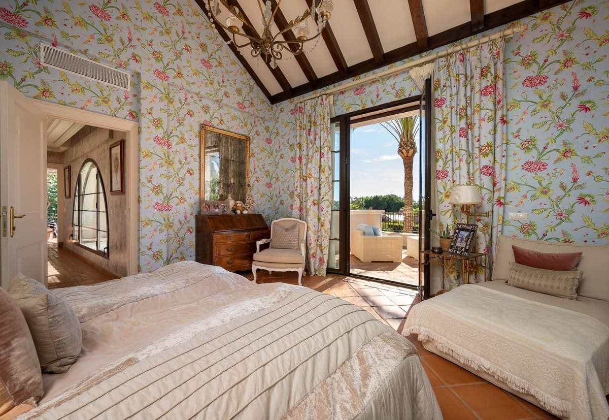 8 sypialnia Willa na sprzedaż w Guadalmina z basenem garażem - 7 500 000 € (Ref: 8763575)