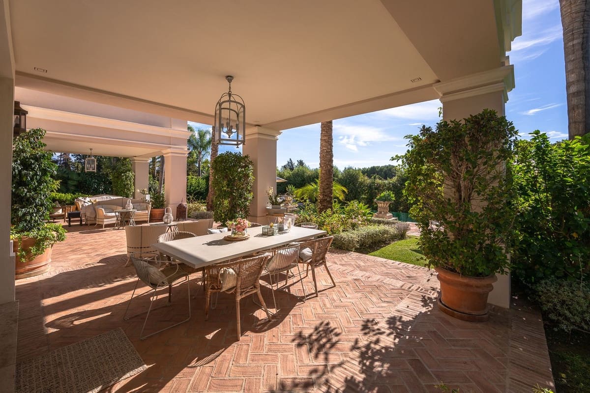 8 sypialnia Willa na sprzedaż w Guadalmina z basenem garażem - 7 500 000 € (Ref: 8763575)