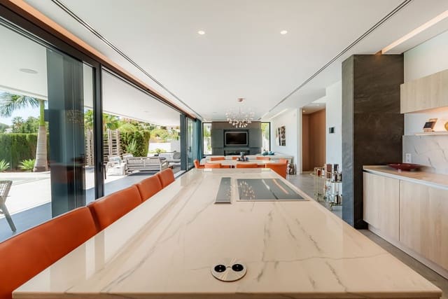 4 sovrum Villa till salu i Las Brisas, Marbella med pool garage - 4 250 000 € (Ref: 8763581)