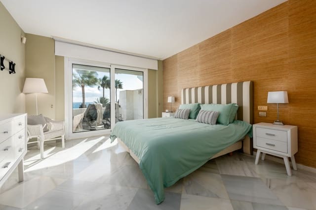 3 soveværelse Penthouse til salg i Puerto Banus, Marbella med swimmingpool - € 6.500.000 (Ref: 8763601)