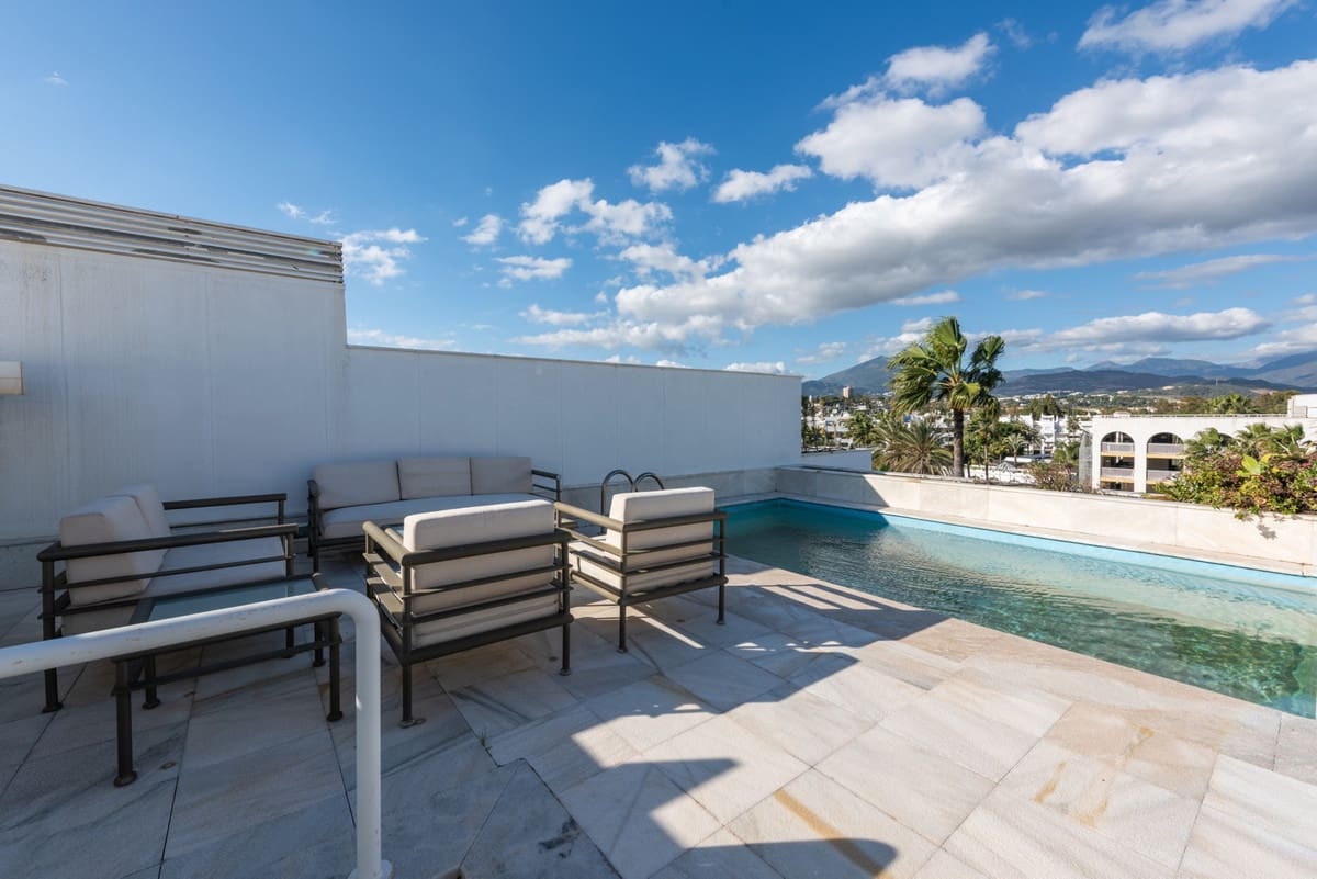 3 soveværelse Penthouse til salg i Puerto Banus med swimmingpool - € 6.500.000 (Ref: 8763601)
