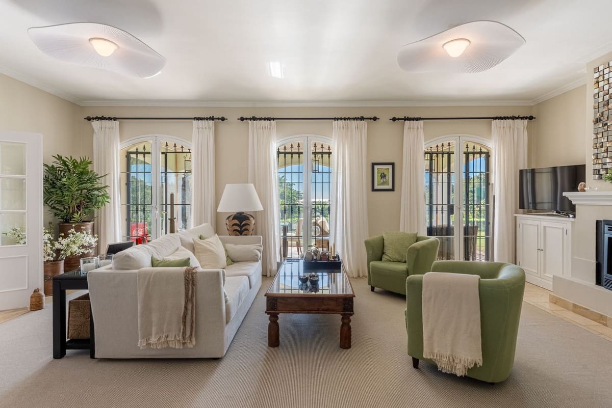 5 bedroom Villa for sale in Nueva Andalucia with pool garage - € 3,850,000 (Ref: 8763629)