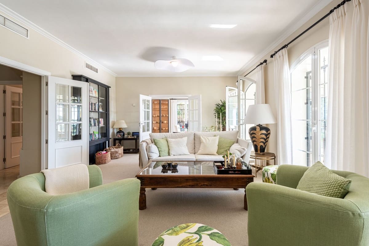 5 bedroom Villa for sale in Nueva Andalucia with pool garage - € 3,850,000 (Ref: 8763629)