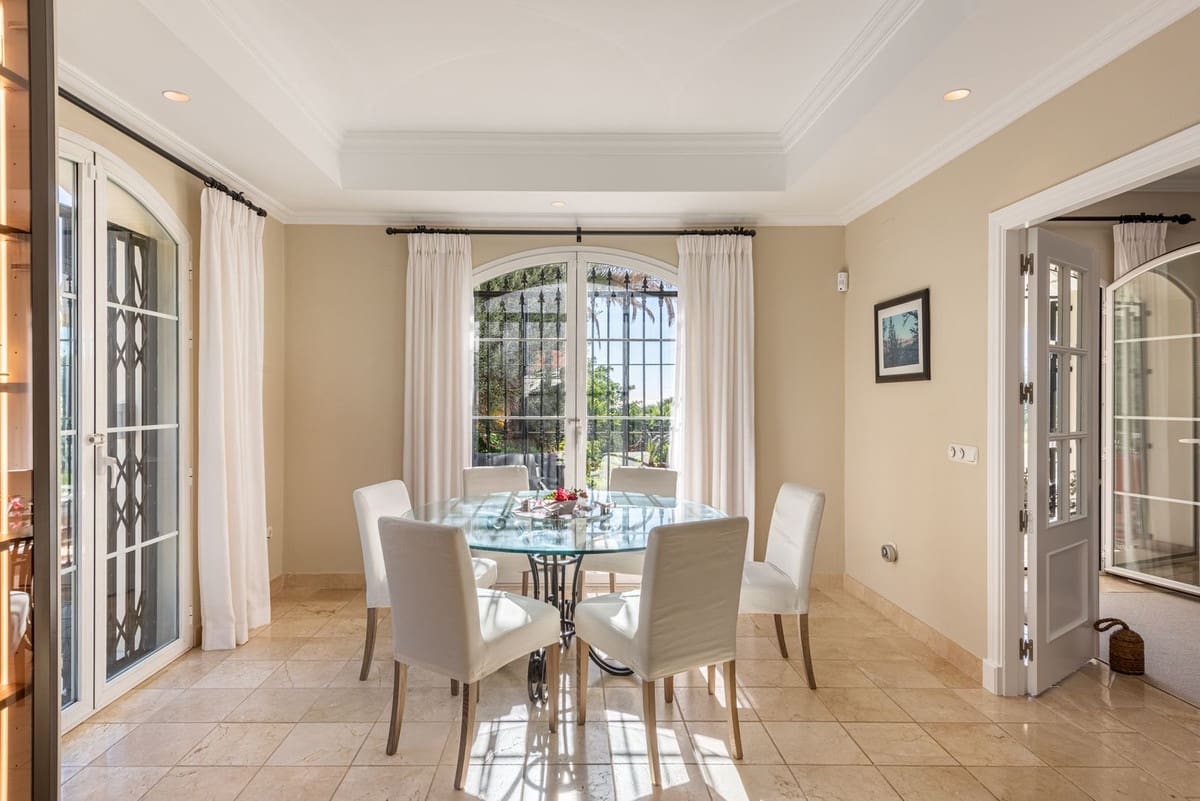 5 bedroom Villa for sale in Nueva Andalucia with pool garage - € 3,850,000 (Ref: 8763629)