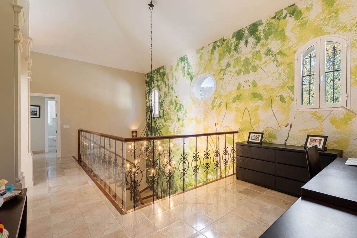 5 bedroom Villa for sale in Nueva Andalucia with pool garage - € 3,850,000 (Ref: 8763629)