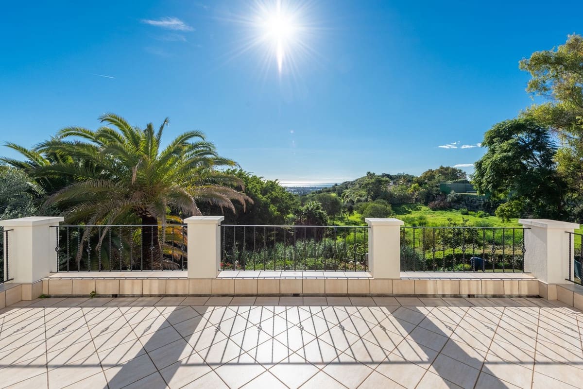 5 bedroom Villa for sale in Nueva Andalucia with pool garage - € 3,850,000 (Ref: 8763629)