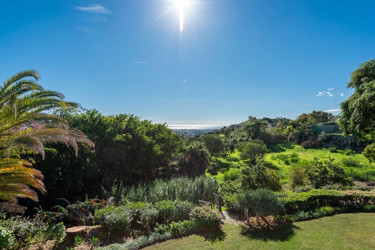 5 bedroom Villa for sale in Nueva Andalucia with pool garage - € 3,850,000 (Ref: 8763629)