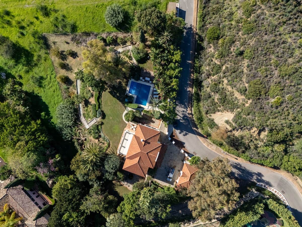 5 bedroom Villa for sale in Nueva Andalucia with pool garage - € 3,850,000 (Ref: 8763629)