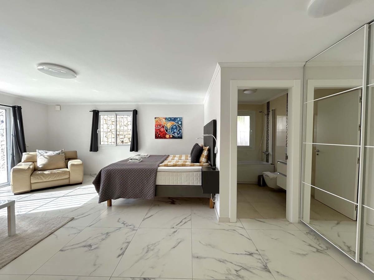 7 soveværelse Villa til salg i El Faro med swimmingpool garage - € 3.720.000 (Ref: 8763631)