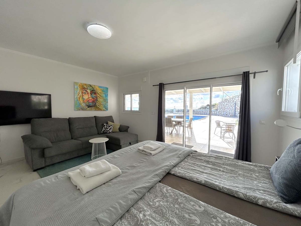 7 soveværelse Villa til salg i El Faro med swimmingpool garage - € 3.720.000 (Ref: 8763631)