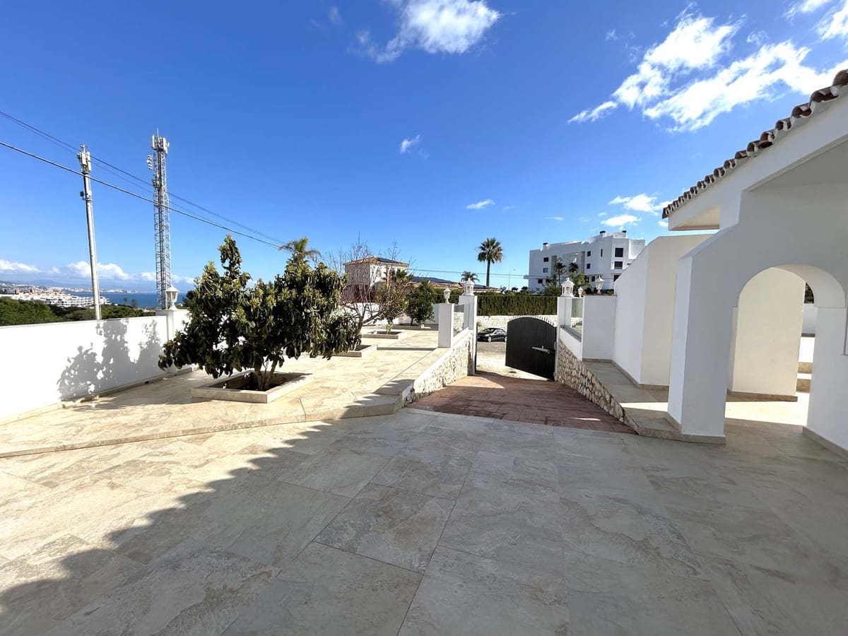 7 soveværelse Villa til salg i El Faro med swimmingpool garage - € 3.720.000 (Ref: 8763631)