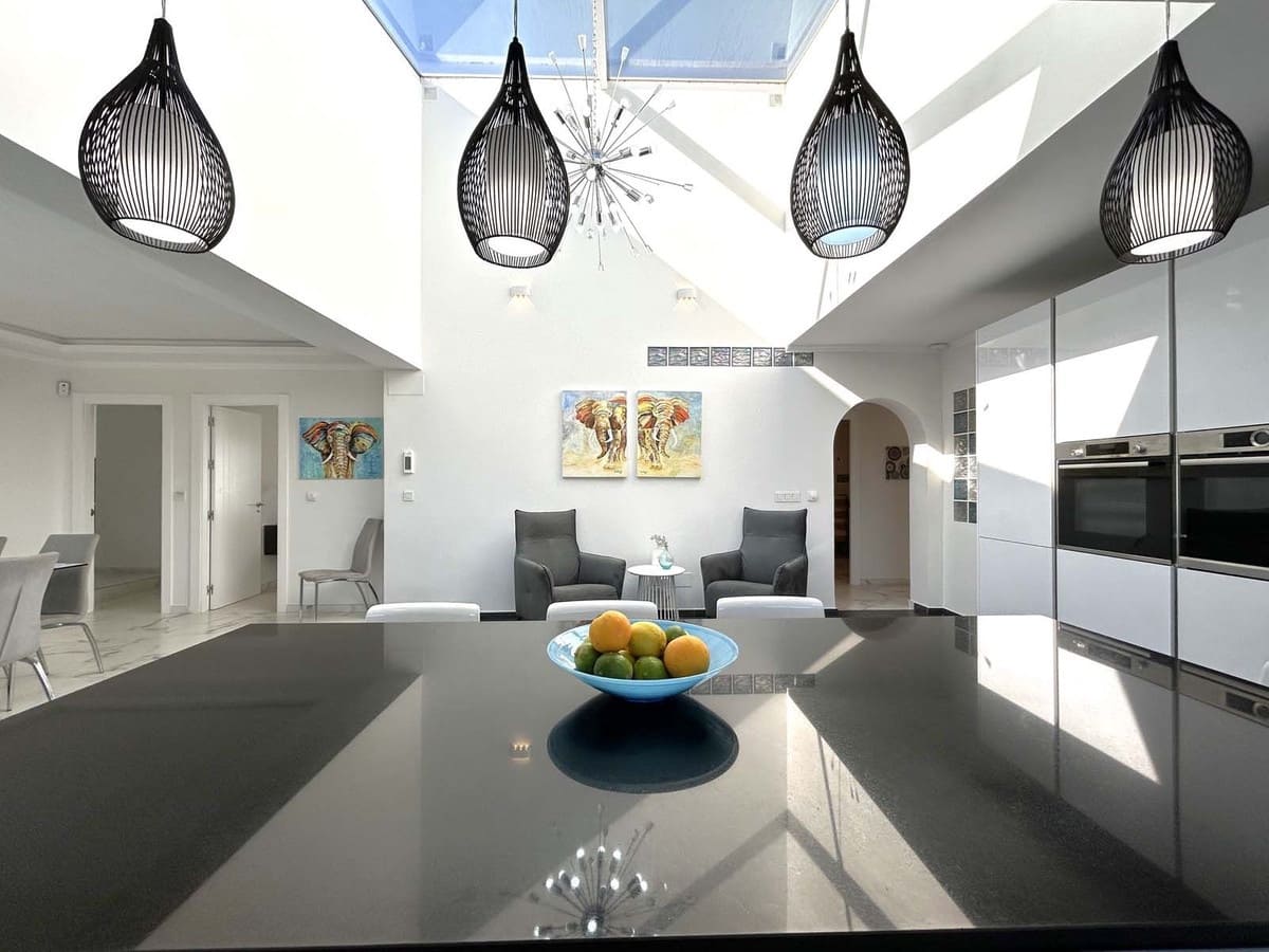 7 soveværelse Villa til salg i El Faro med swimmingpool garage - € 3.720.000 (Ref: 8763631)