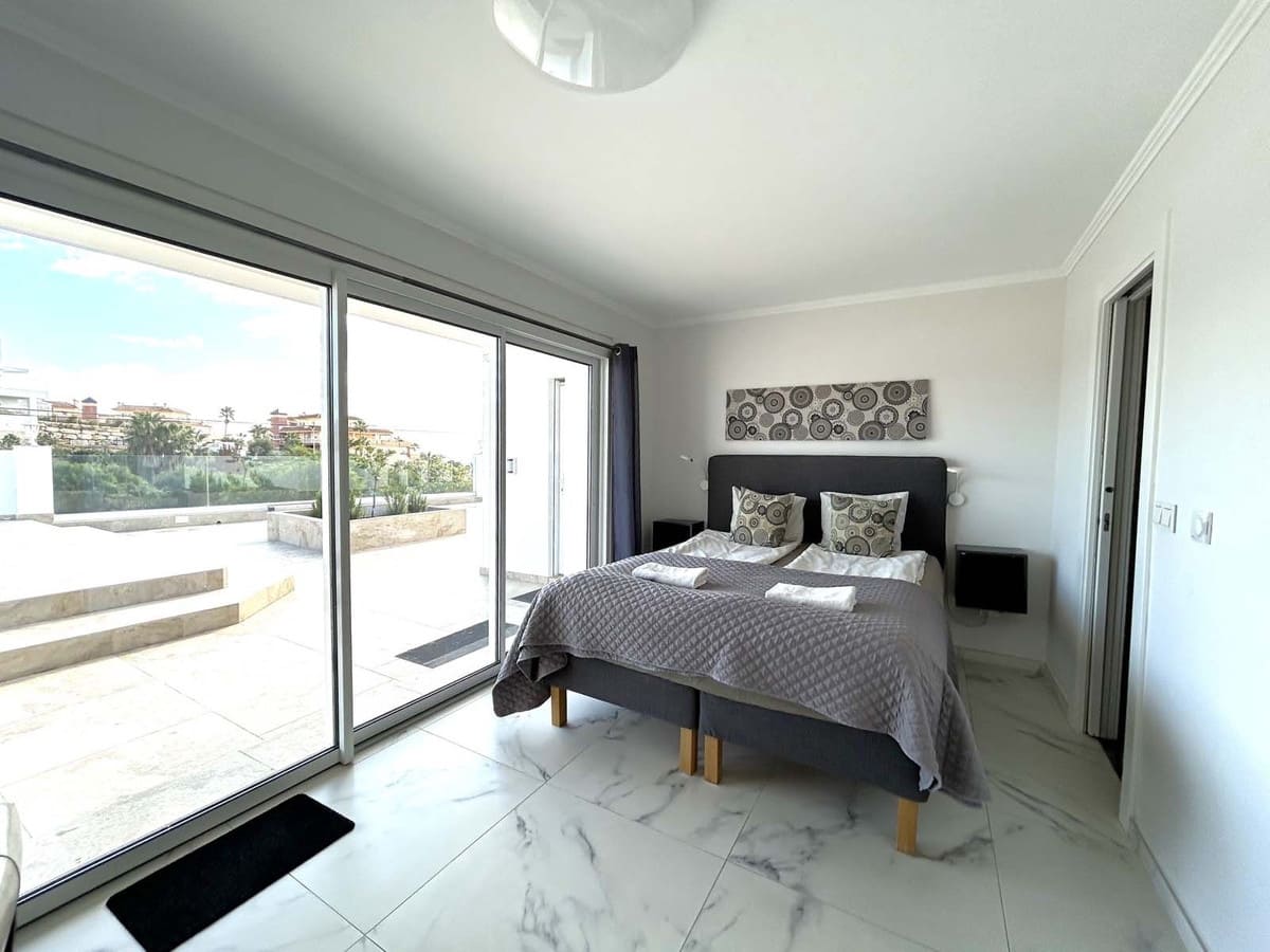 7 soveværelse Villa til salg i El Faro med swimmingpool garage - € 3.720.000 (Ref: 8763631)