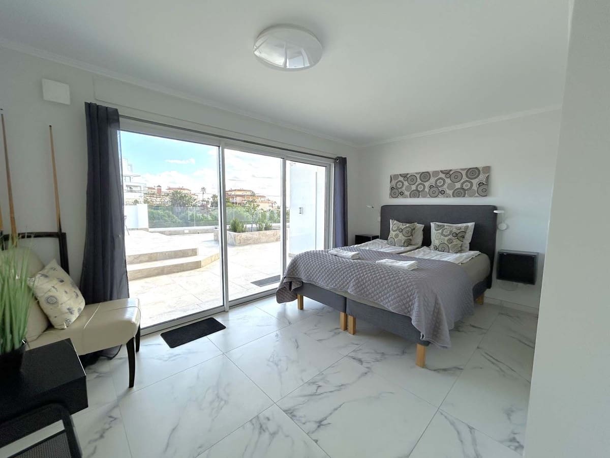 7 soveværelse Villa til salg i El Faro med swimmingpool garage - € 3.720.000 (Ref: 8763631)