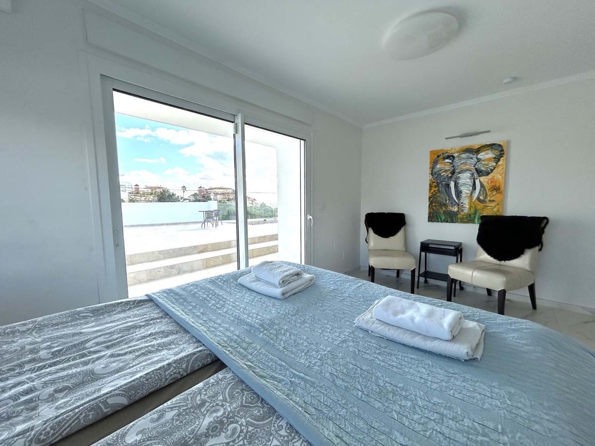 7 soveværelse Villa til salg i El Faro med swimmingpool garage - € 3.720.000 (Ref: 8763631)