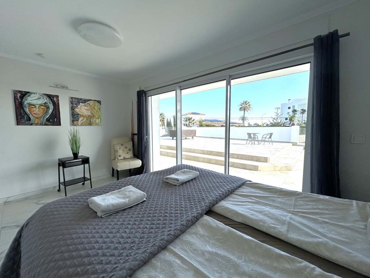 7 soveværelse Villa til salg i El Faro med swimmingpool garage - € 3.720.000 (Ref: 8763631)