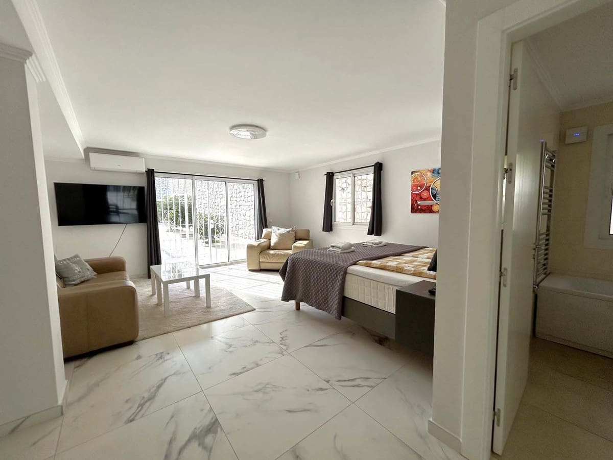 7 soveværelse Villa til salg i El Faro med swimmingpool garage - € 3.720.000 (Ref: 8763631)