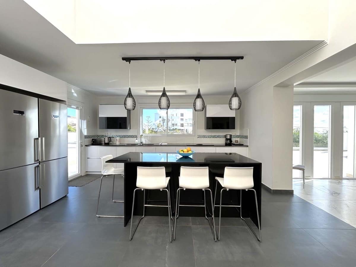 7 soveværelse Villa til salg i El Faro med swimmingpool garage - € 3.720.000 (Ref: 8763631)