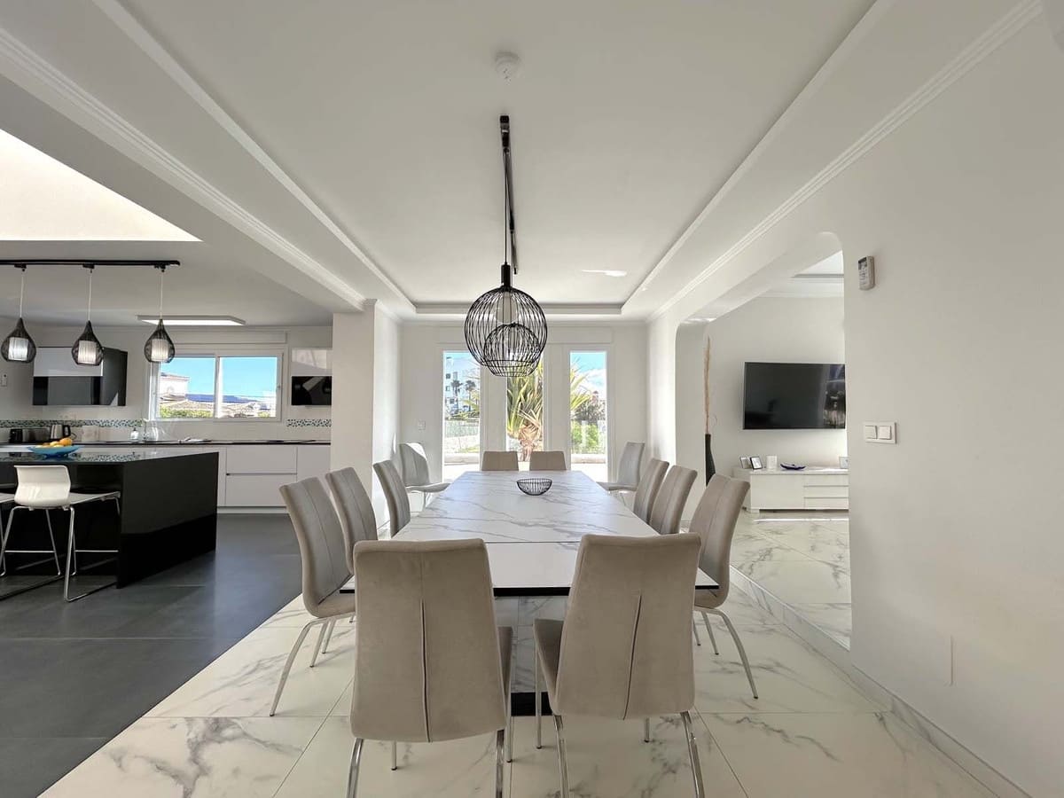 7 soveværelse Villa til salg i El Faro med swimmingpool garage - € 3.720.000 (Ref: 8763631)