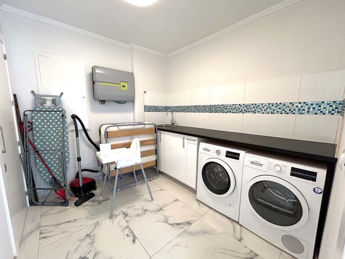 7 soveværelse Villa til salg i El Faro med swimmingpool garage - € 3.720.000 (Ref: 8763631)