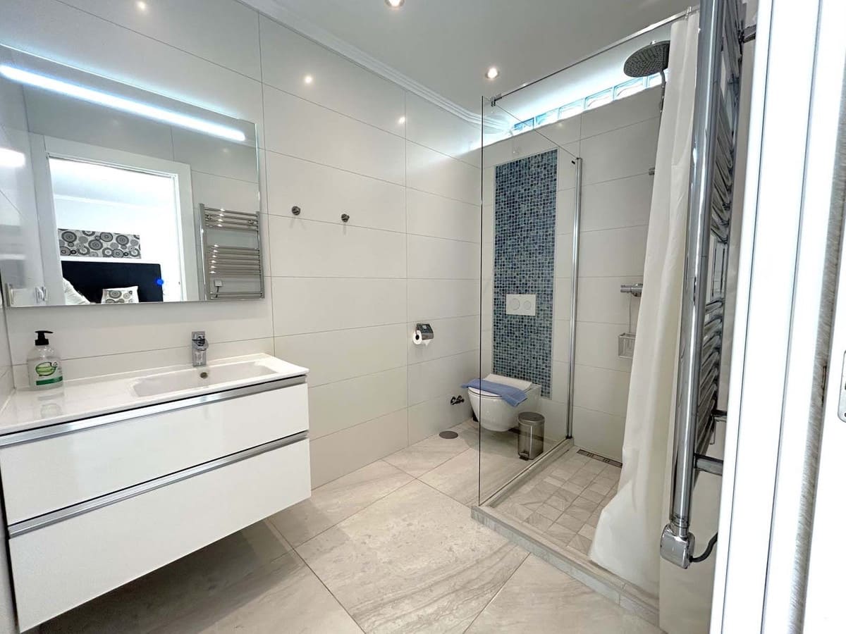 7 soveværelse Villa til salg i El Faro med swimmingpool garage - € 3.720.000 (Ref: 8763631)