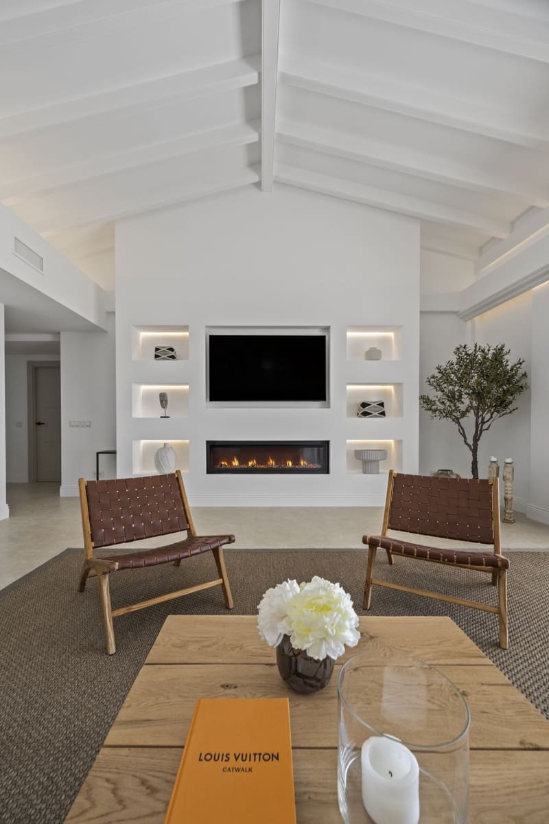 5 bedroom Villa for sale in El Paraiso with pool garage - € 4,975,000 (Ref: 8763635)