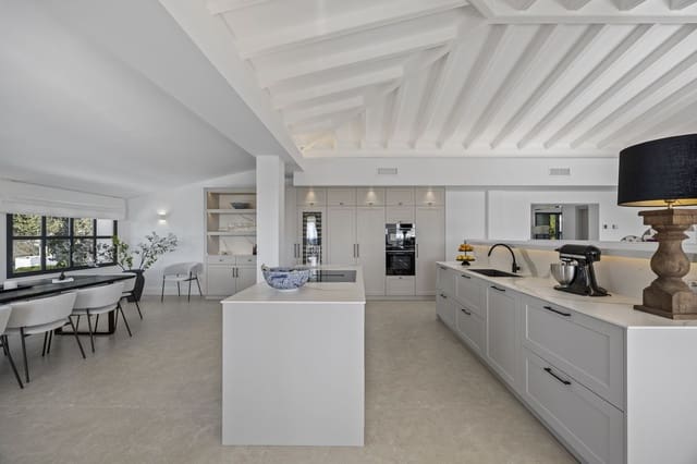 5 soverom Villa til salgs i El Paraiso, Estepona med svømmebasseng garasje - € 4 975 000 (Ref: 8763635)