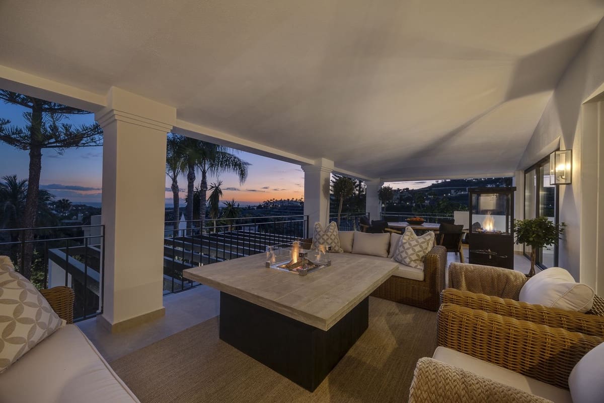 5 bedroom Villa for sale in El Paraiso with pool garage - € 4,975,000 (Ref: 8763635)