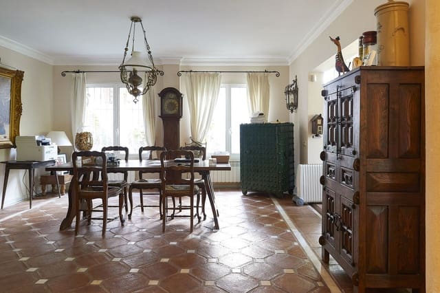 4 makuuhuone Huvila myytävänä paikassa Puerto Banus, Marbella mukana uima-altaan 
autotalli - 3 200 000 € (Ref: 8793376)