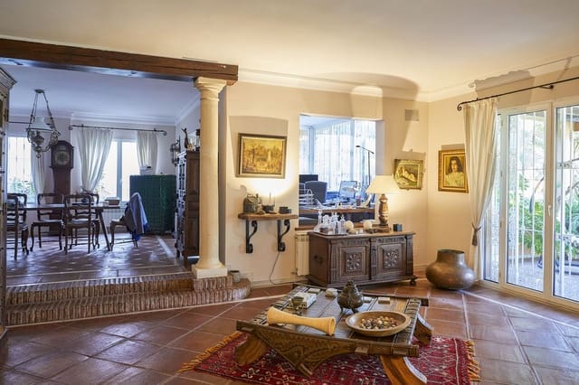 4 makuuhuone Huvila myytävänä paikassa Puerto Banus, Marbella mukana uima-altaan 
autotalli - 3 200 000 € (Ref: 8793376)