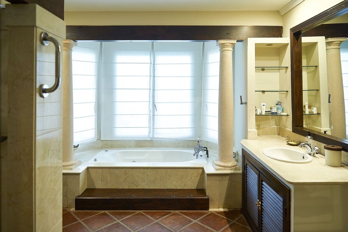 4 makuuhuone Huvila myytävänä paikassa Puerto Banus mukana uima-altaan 
autotalli - 3 200 000 € (Ref: 8793376)