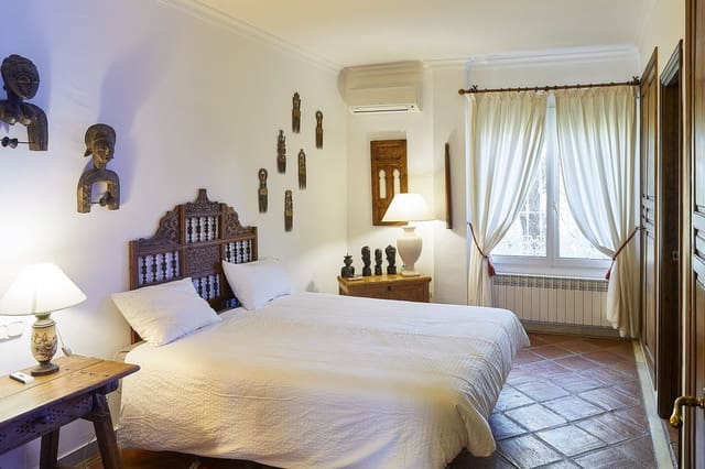 4 makuuhuone Huvila myytävänä paikassa Puerto Banus, Marbella mukana uima-altaan 
autotalli - 3 200 000 € (Ref: 8793376)