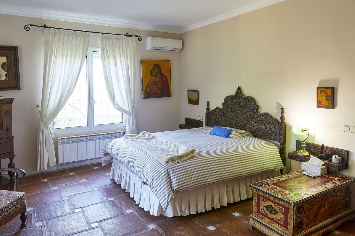 4 makuuhuone Huvila myytävänä paikassa Puerto Banus mukana uima-altaan 
autotalli - 3 200 000 € (Ref: 8793376)