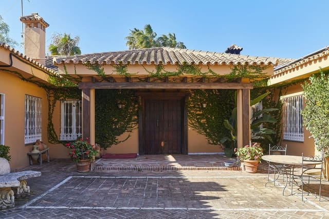 4 makuuhuone Huvila myytävänä paikassa Puerto Banus, Marbella mukana uima-altaan 
autotalli - 3 200 000 € (Ref: 8793376)