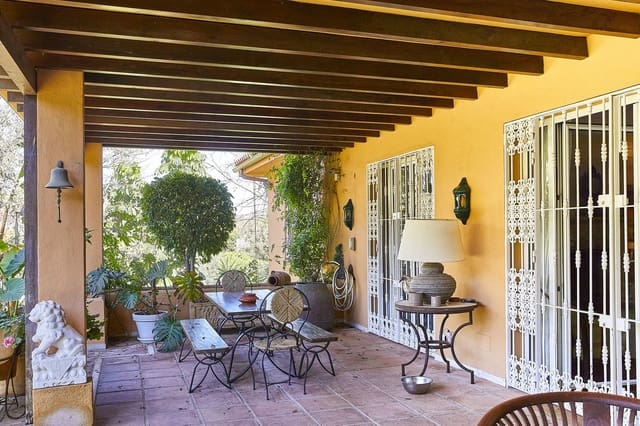 4 makuuhuone Huvila myytävänä paikassa Puerto Banus, Marbella mukana uima-altaan 
autotalli - 3 200 000 € (Ref: 8793376)