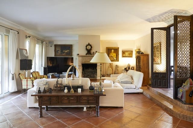 4 makuuhuone Huvila myytävänä paikassa Puerto Banus, Marbella mukana uima-altaan 
autotalli - 3 200 000 € (Ref: 8793376)