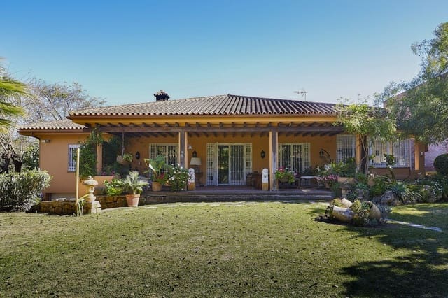 4 makuuhuone Huvila myytävänä paikassa Puerto Banus, Marbella mukana uima-altaan 
autotalli - 3 200 000 € (Ref: 8793376)