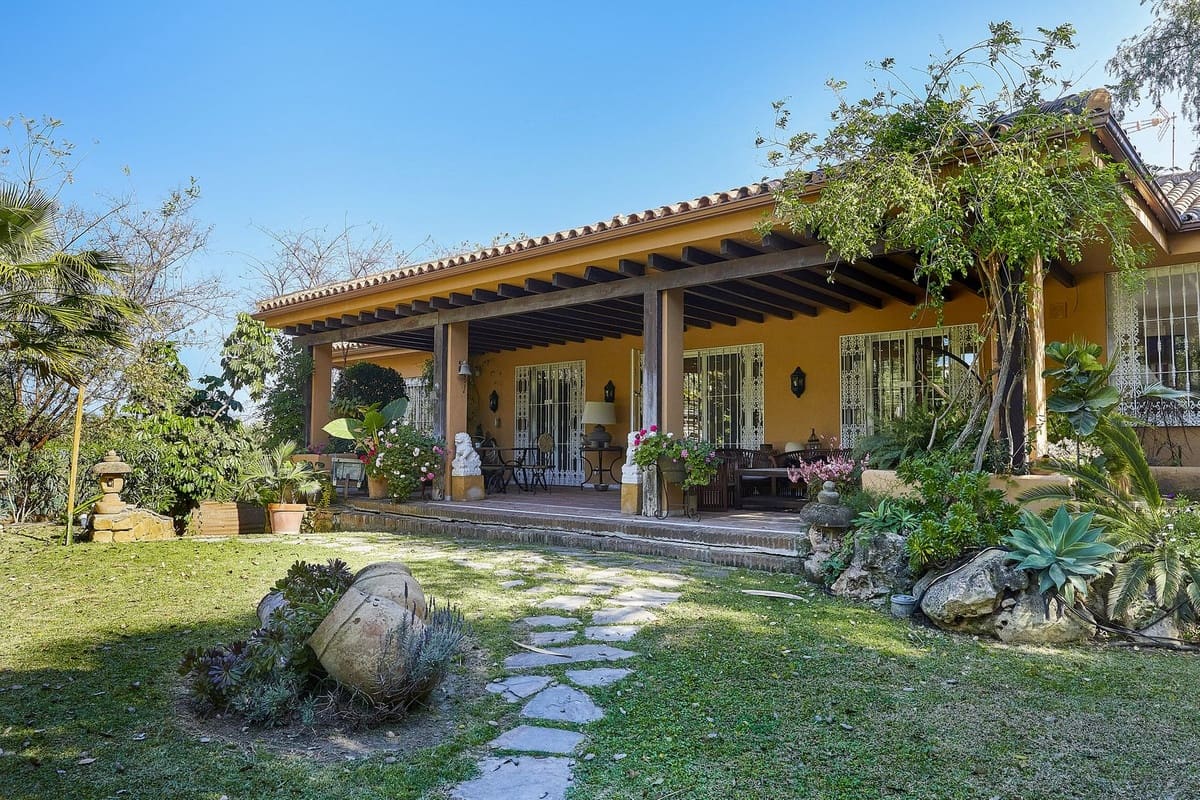 4 makuuhuone Huvila myytävänä paikassa Puerto Banus mukana uima-altaan 
autotalli - 3 200 000 € (Ref: 8793376)